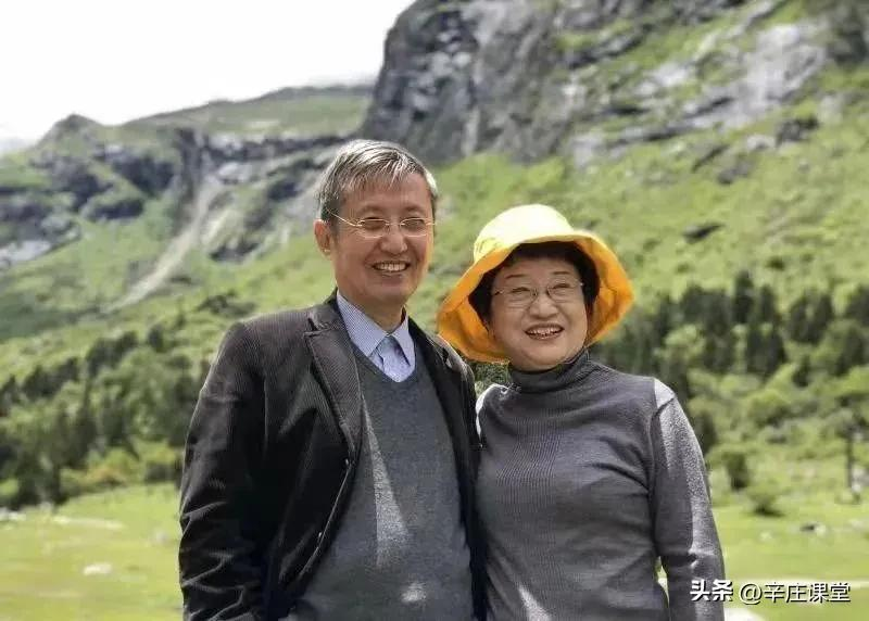 Chinese intellectuals whose mission is anti-traditional thinking