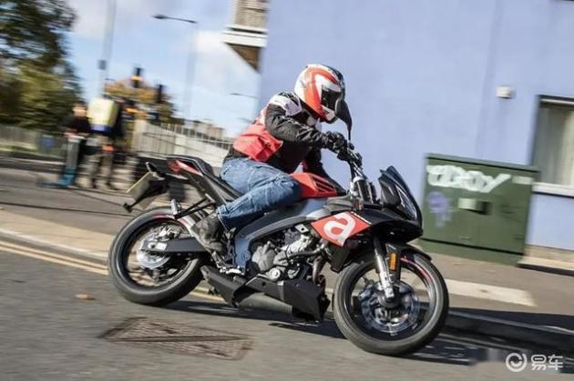 Ktm 125 duke price   honda