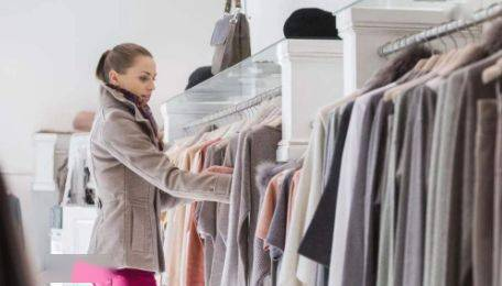 Promotion of a single-price policy - how to raise the price of a customer for the same commodity - how to improve the list of customers in the store price