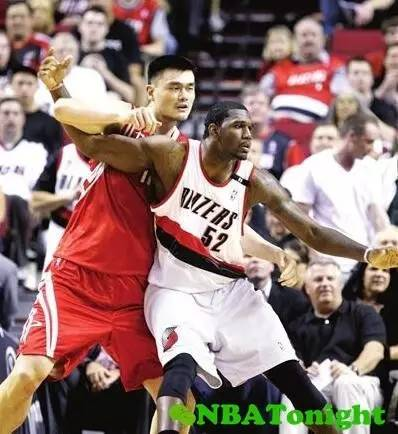 Basketball tactical co-operation