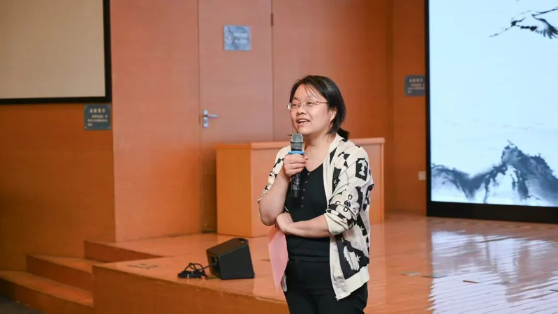 The contest for cultural integrity at the school of books - the enlightenment of the validity of the spirit