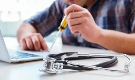 Employment prospects for computer maintenance workers   level of professional skills for computer maintenance workers   knowledge of computer maintenance