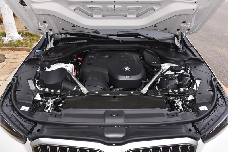 Bmw-5 straight line six-cylinder oil maintenance. Move