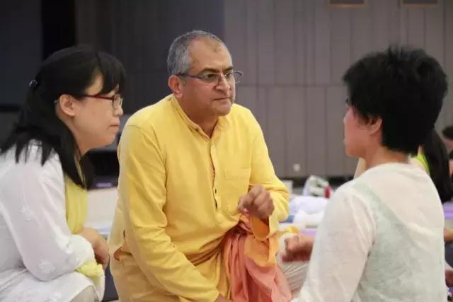 Theory of yoga knowledge tiwari masters ' theory and practice training of yoga tiwari masters ' qingcheng hill yoga course