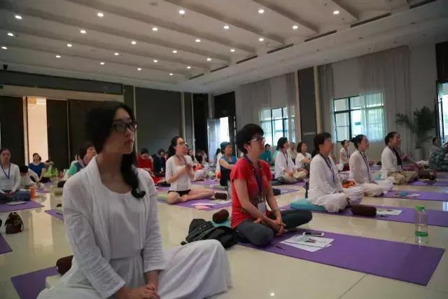 Theory of yoga knowledge tiwari masters ' theory and practice training of yoga tiwari masters ' qingcheng hill yoga course