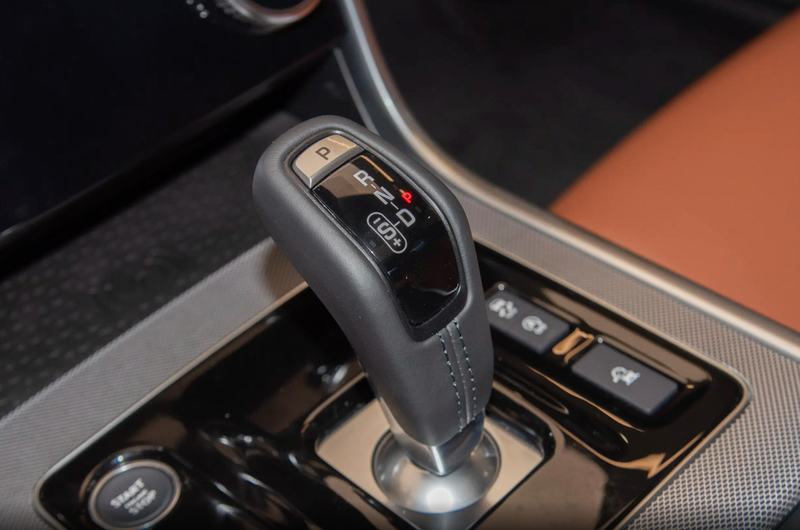 Jaguar xel maintenance costs   2025 jaguar xel 2. 0t 250ps r-dynamic 90th anniversary collection auxiliary driving system   jaguar xel self-adapted cruise, active brake, driveway maintenance