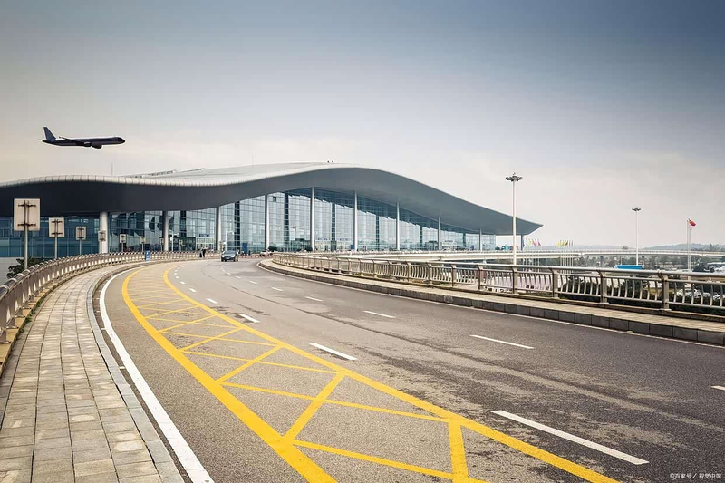 How much to park at shanghai podong airport