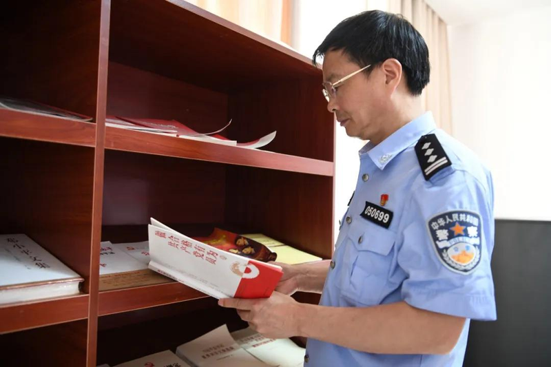 A blood-studies seminar on learning about party history