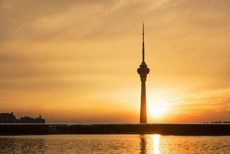 I'm watching the radio studio