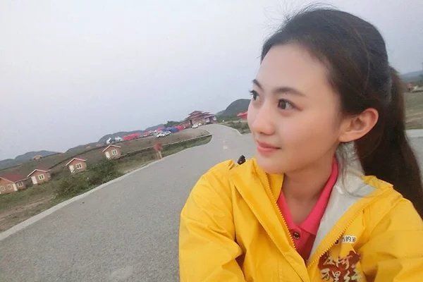 ♪ watching the midnight news anchor ♪