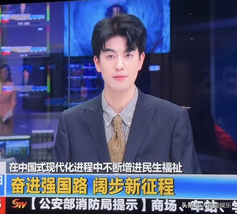 A funny picture of the news anchor