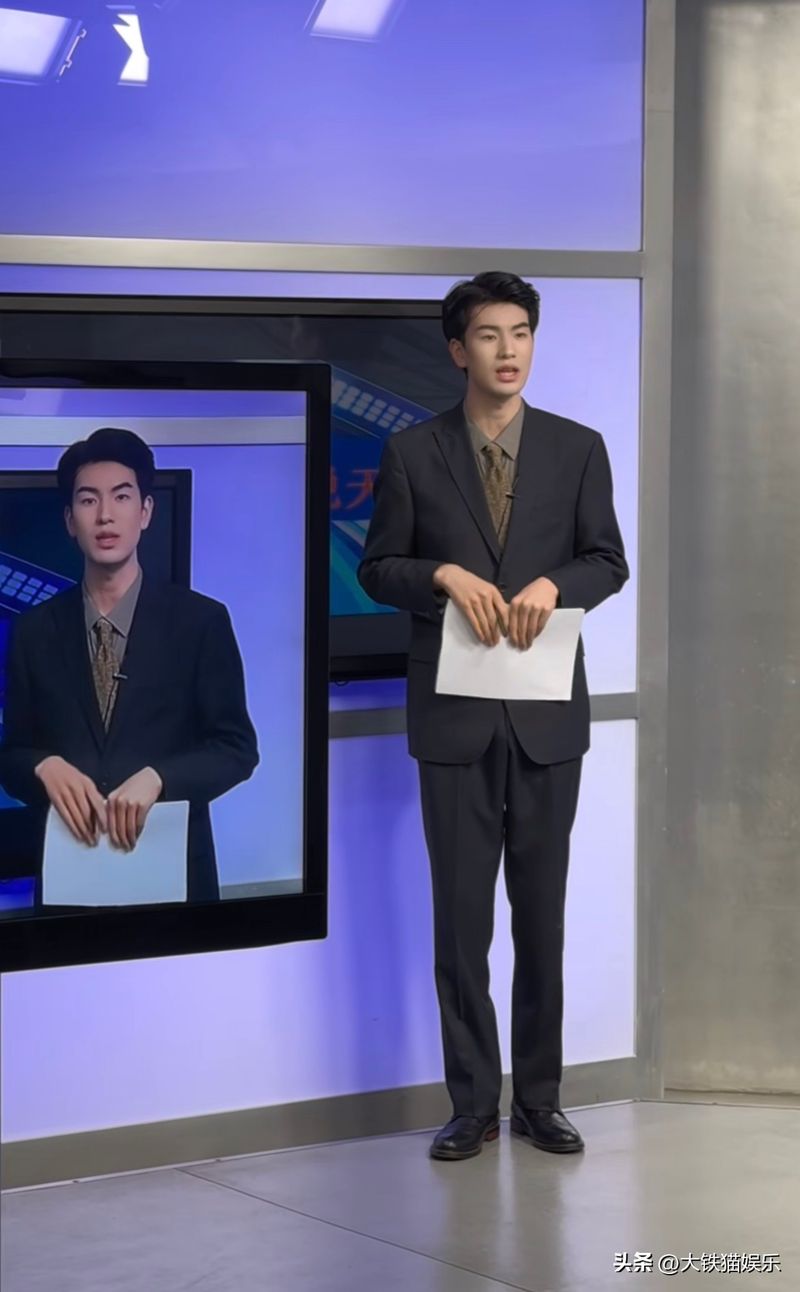 A funny picture of the news anchor
