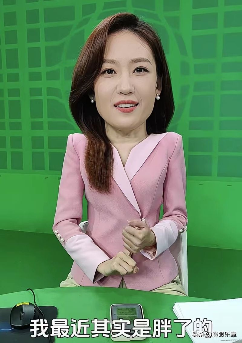 A funny picture of the news anchor