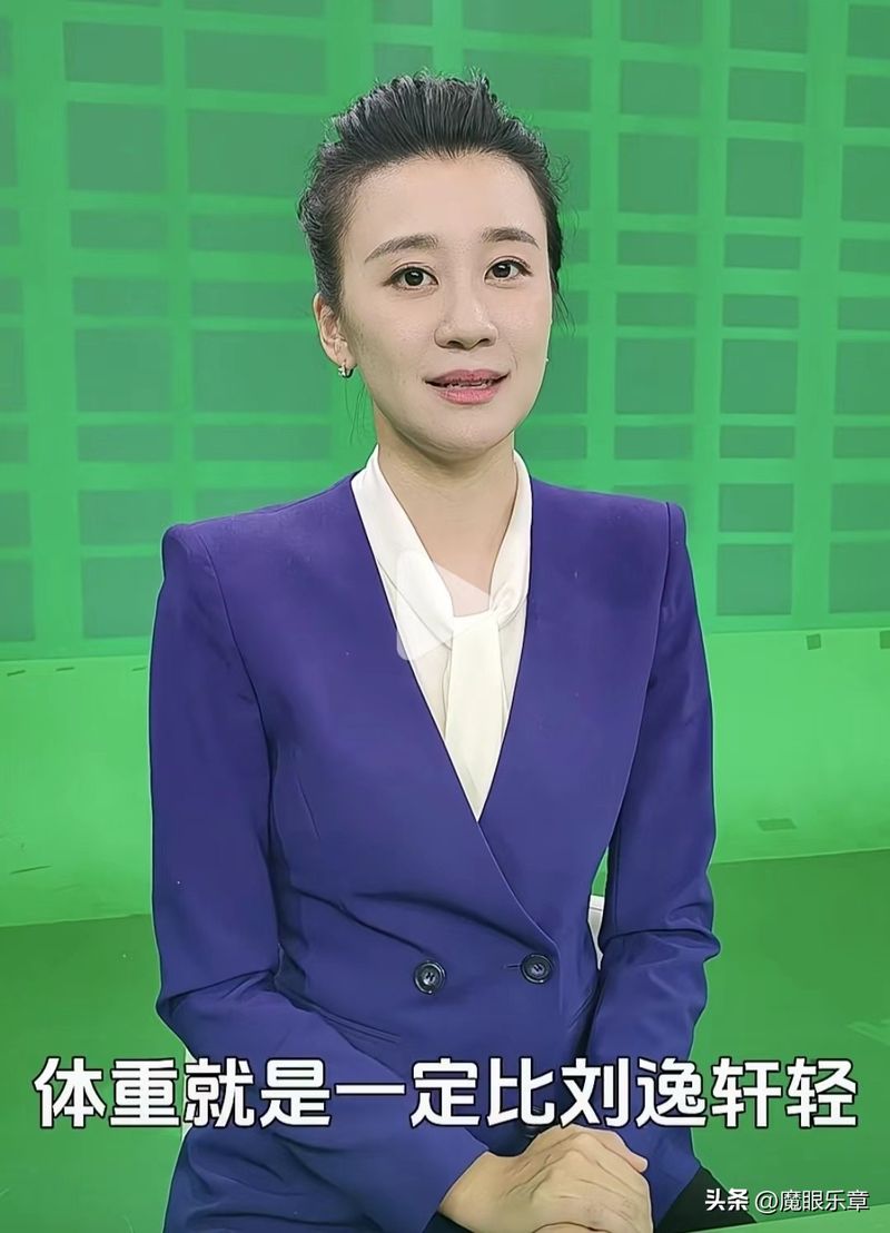 A funny picture of the news anchor