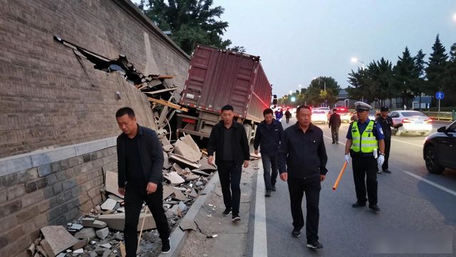An accident at gandall news elephant hill